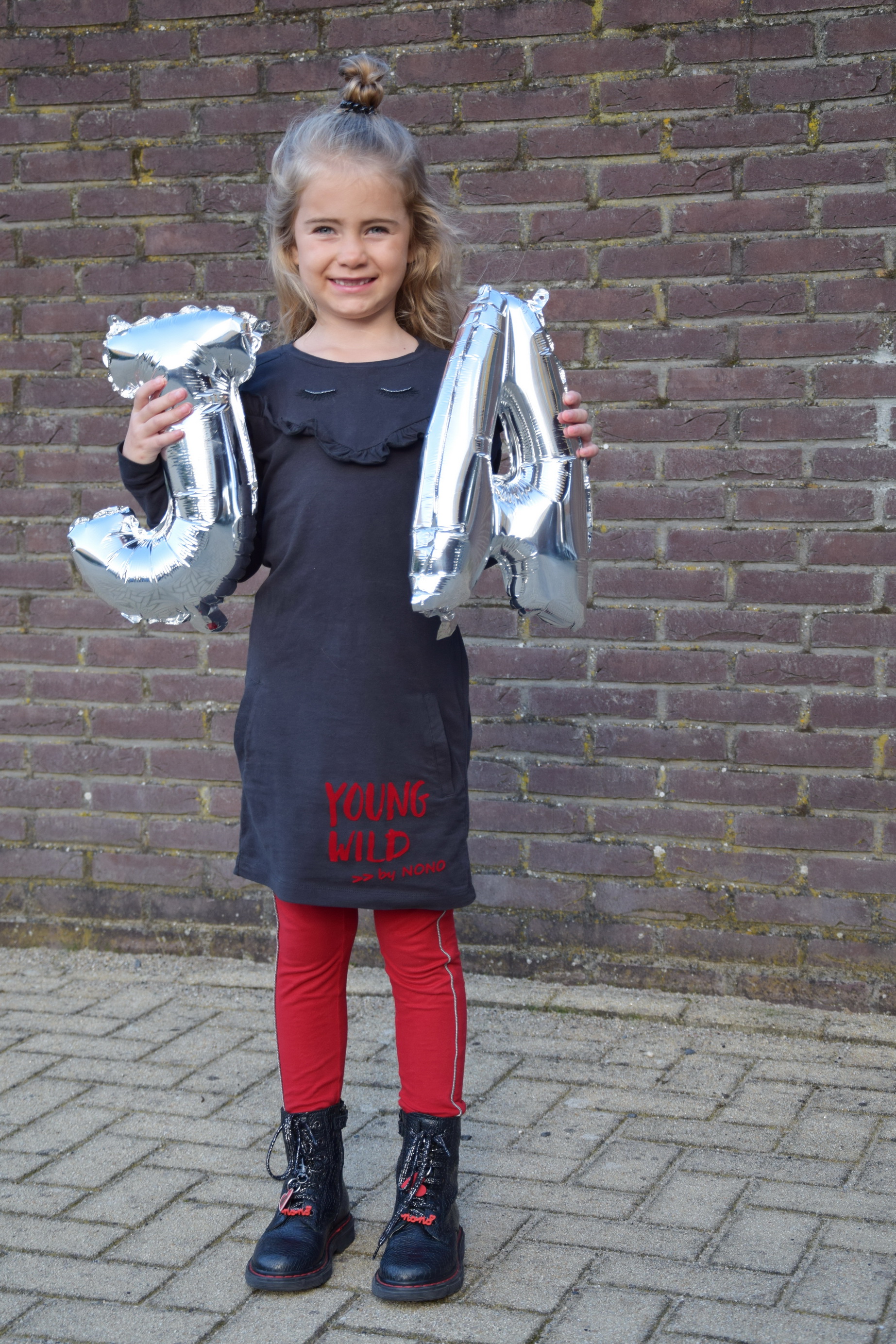 Jolie young and wild in NoNo levering twee